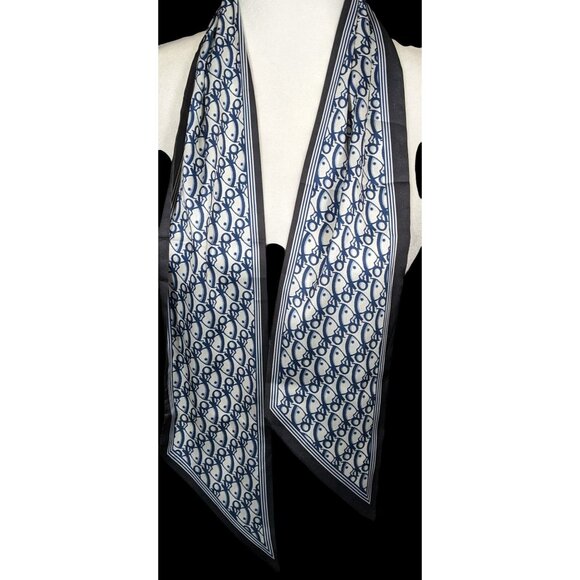Animal Themed Blue And White Reversible Lightweight Scarf - Picture 2 of 8
